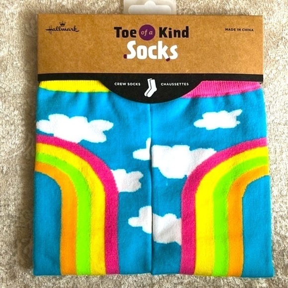 Brand New Set of 3 Pairs of Hallmark Toe of a Kind Crew Socks Rainbow Bunnies - Picture 11 of 15